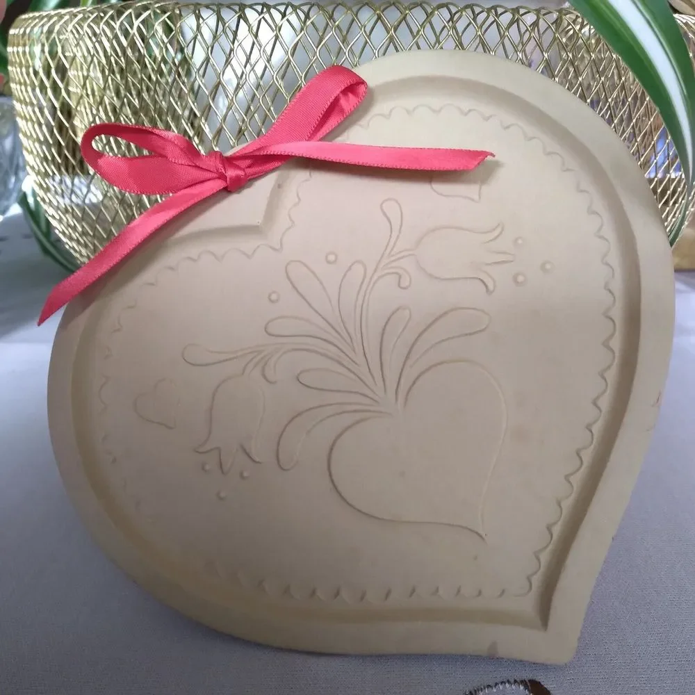 2 Vtg Brown Bag Cookie Molds 83/86 St Nicholas Santa, Floral Hearts, Recipe Book